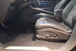 musta Porsche Macan 2025 kuva 11.