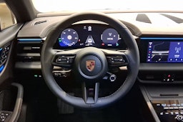 musta Porsche Macan 2025 kuva 13.