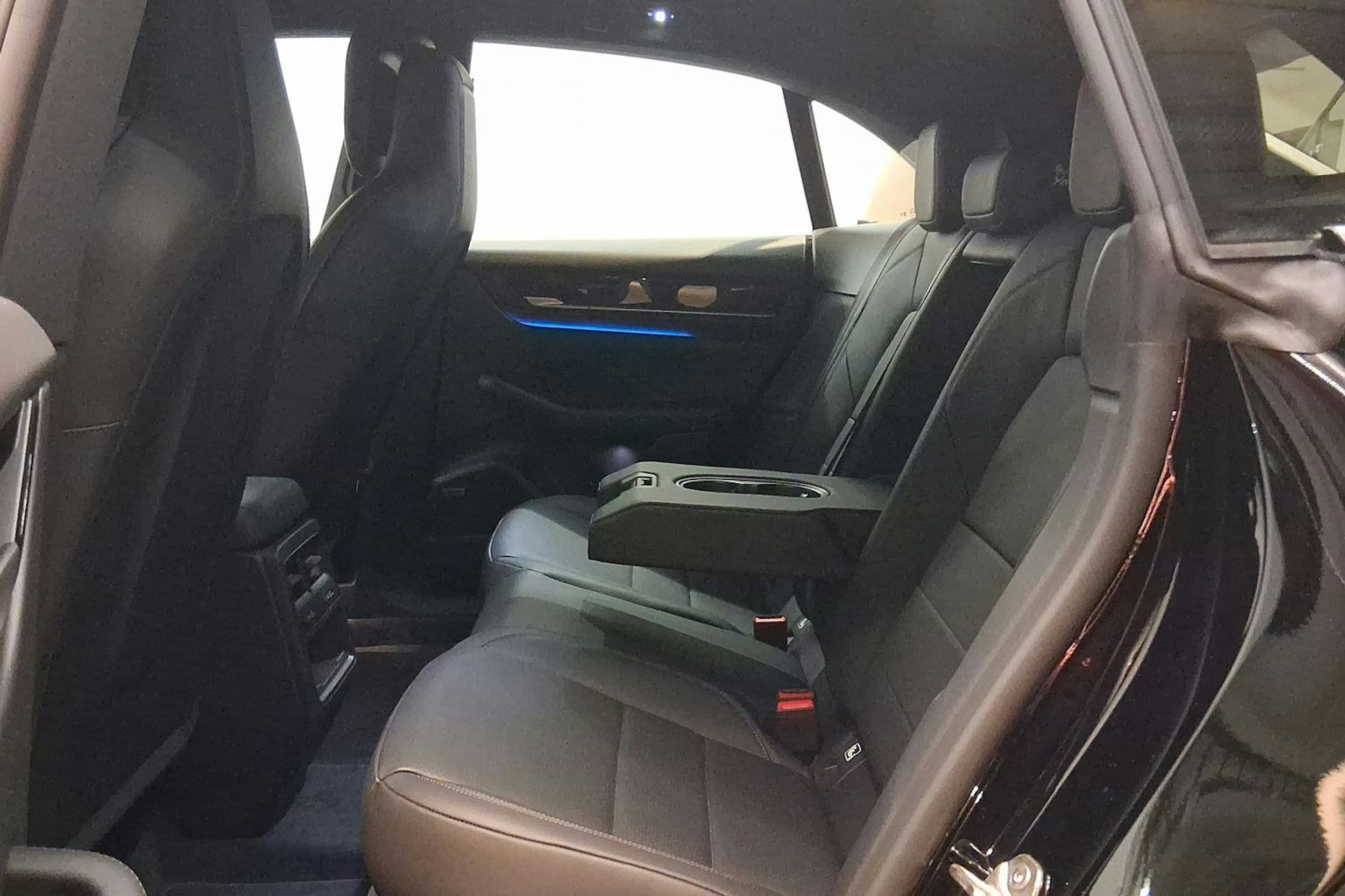 musta Porsche Macan 2025 kuva 18.