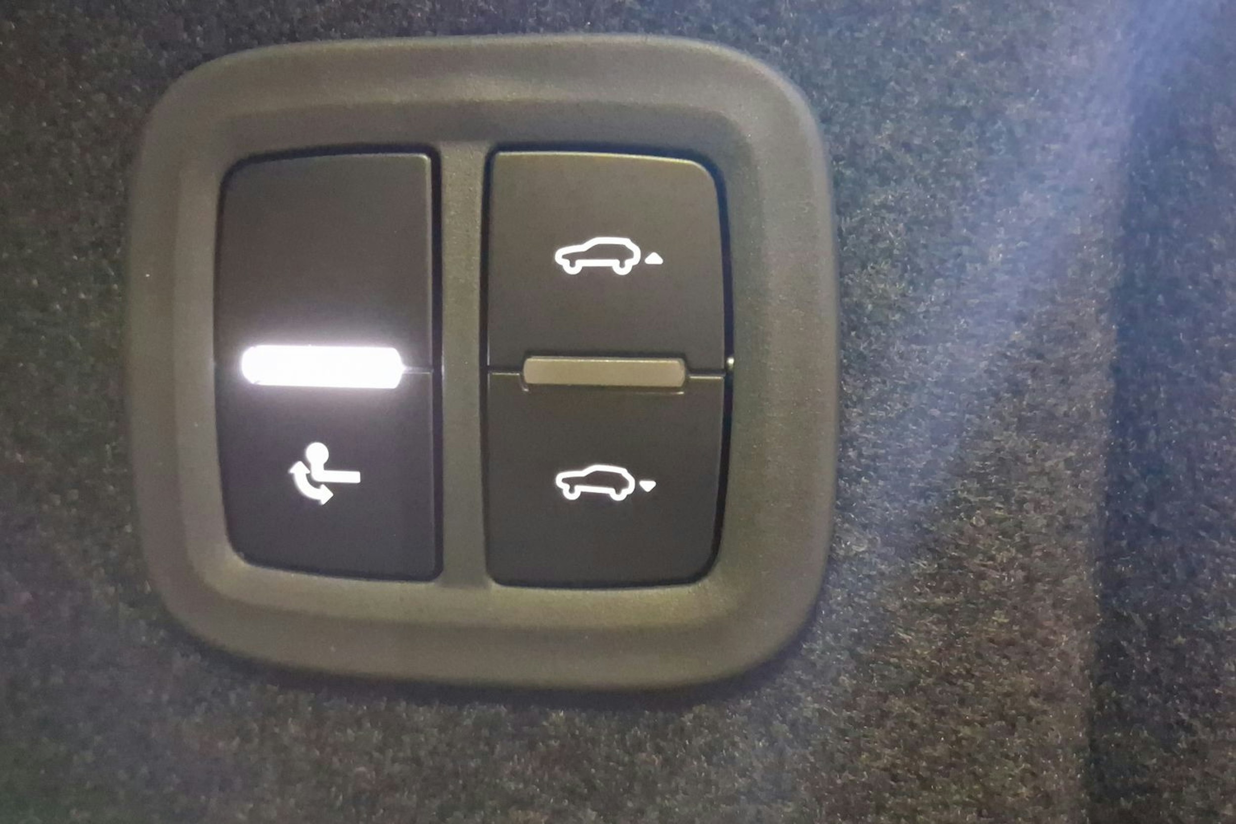 musta Porsche Macan 2025 kuva 21.