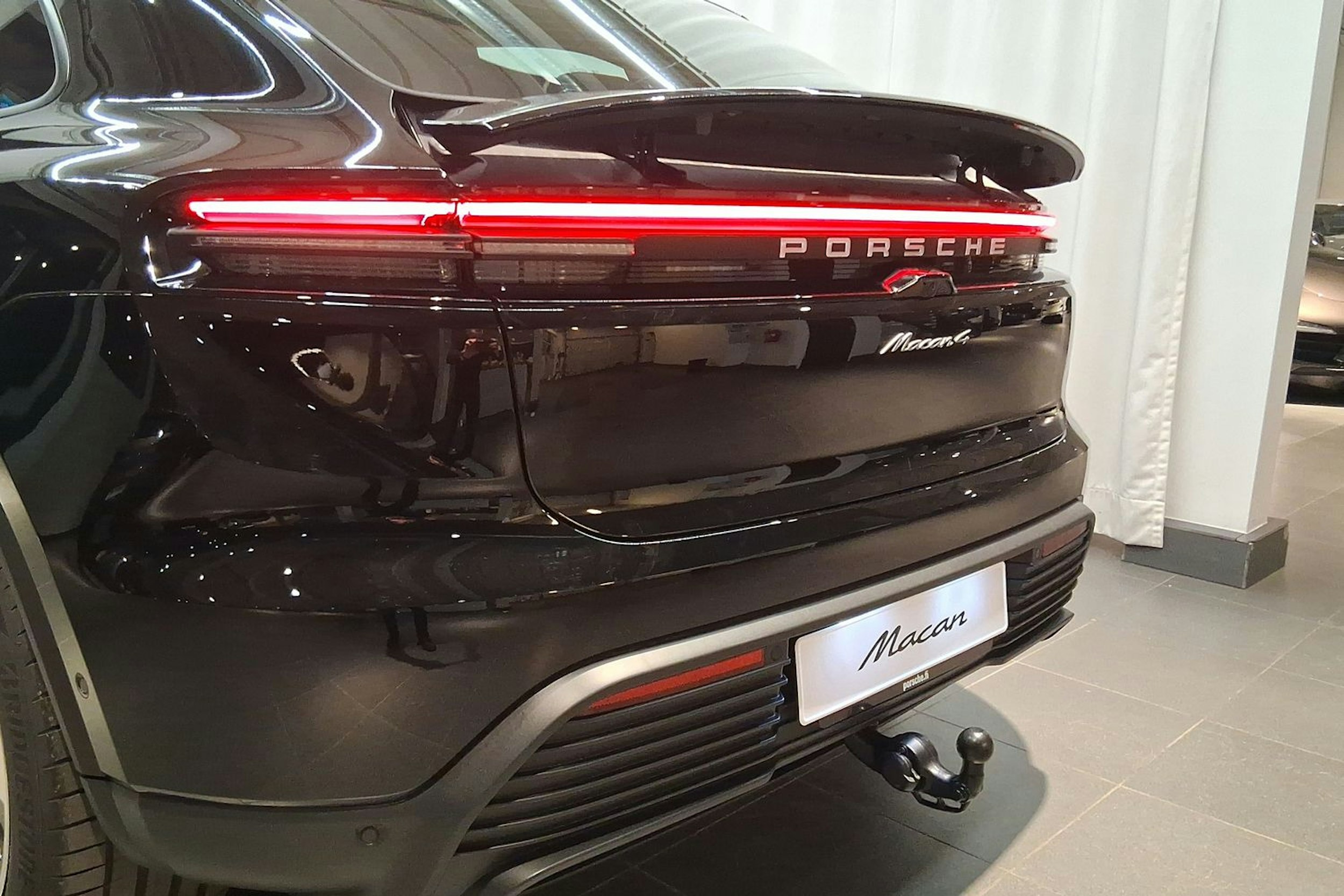 musta Porsche Macan 2025 kuva 22.