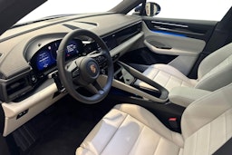 sininen Porsche Macan 2025 kuva 6.