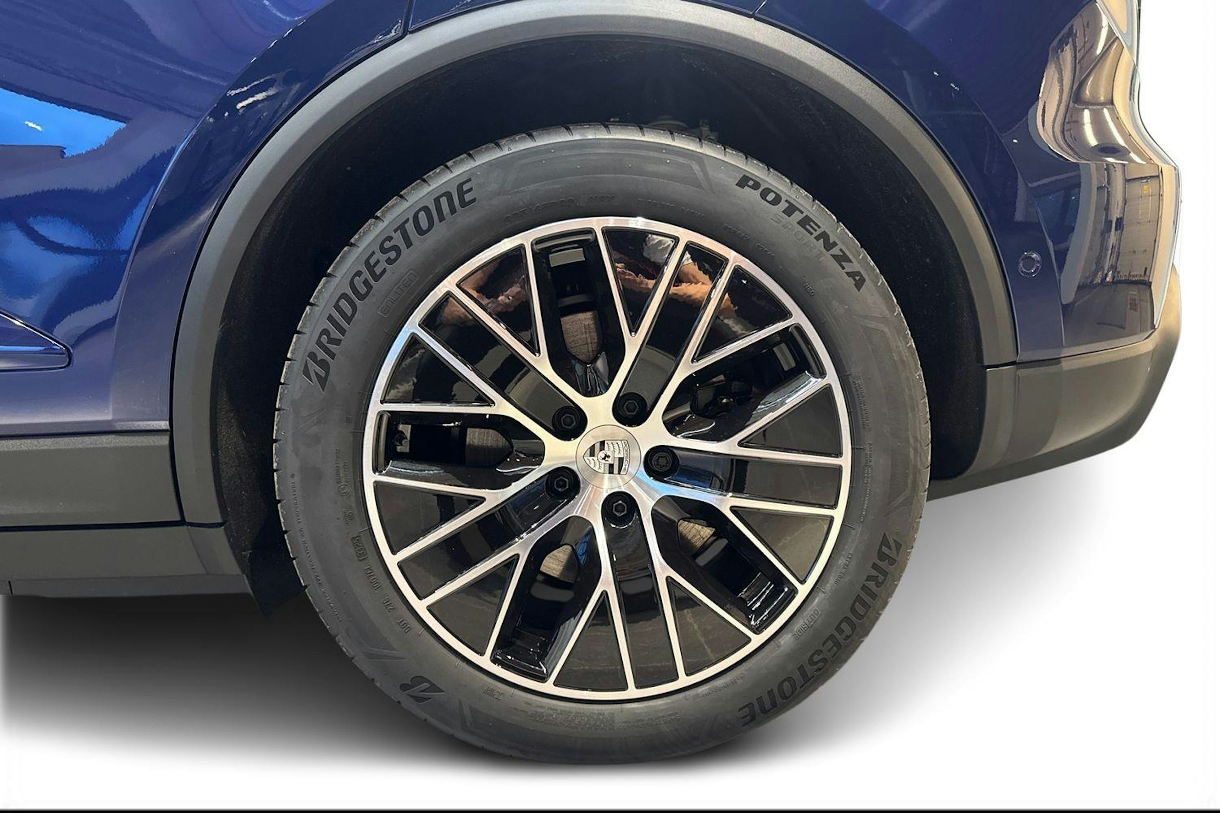 sininen Porsche Macan 2025 kuva 9.