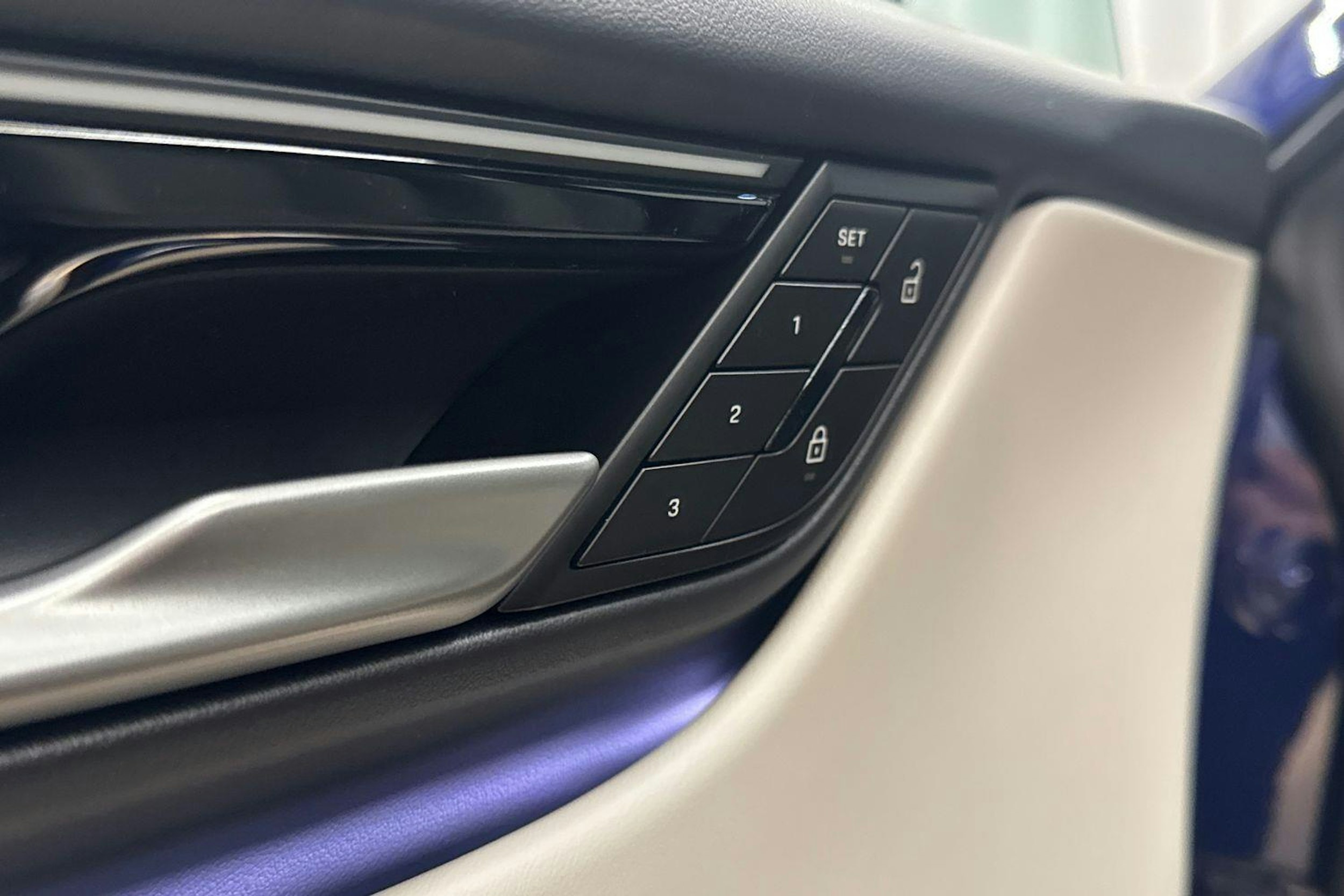 sininen Porsche Macan 2025 kuva 10.