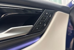 sininen Porsche Macan 2025 kuva 10.