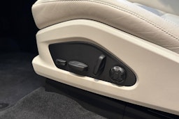 sininen Porsche Macan 2025 kuva 11.