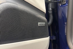 sininen Porsche Macan 2025 kuva 12.