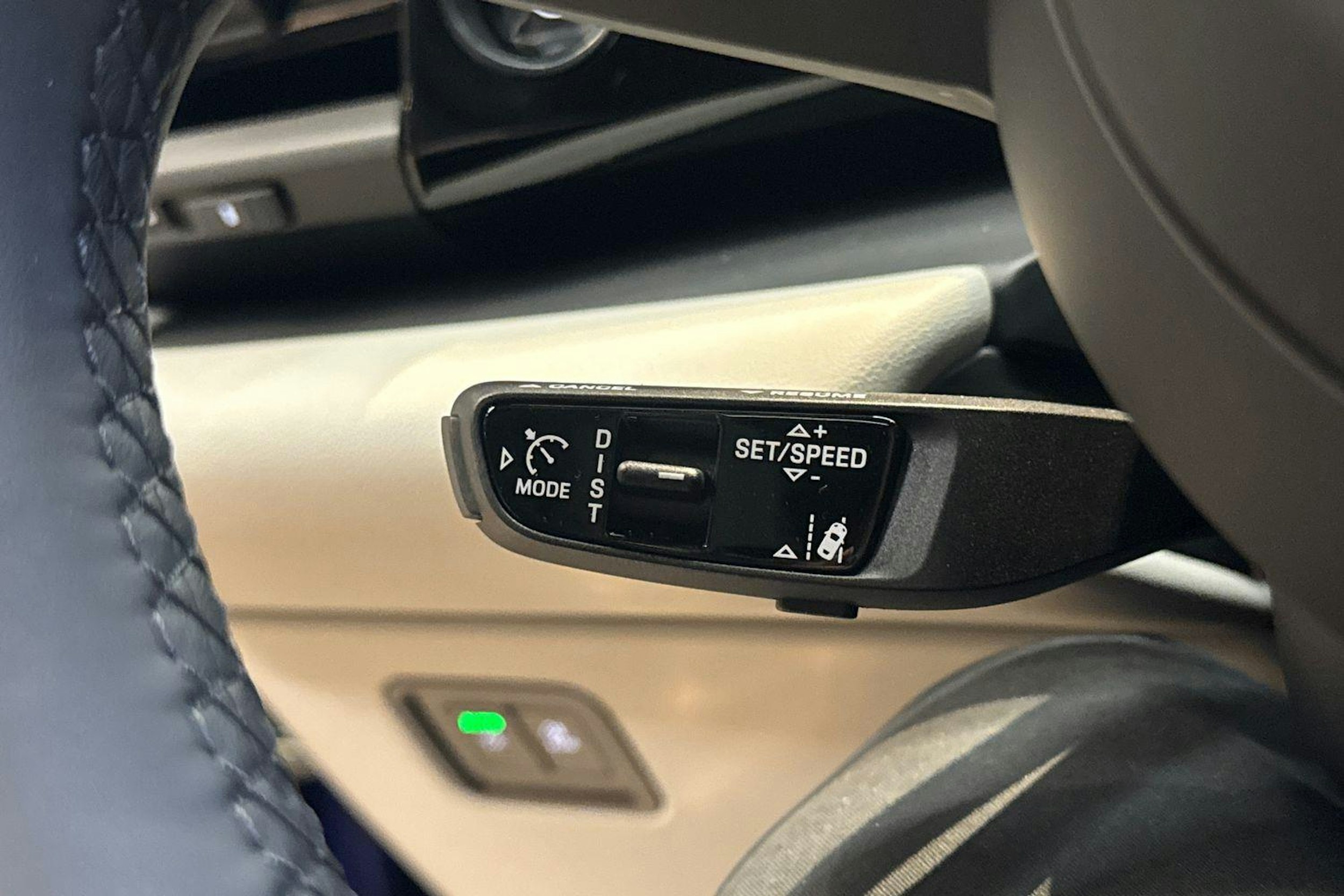 sininen Porsche Macan 2025 kuva 13.