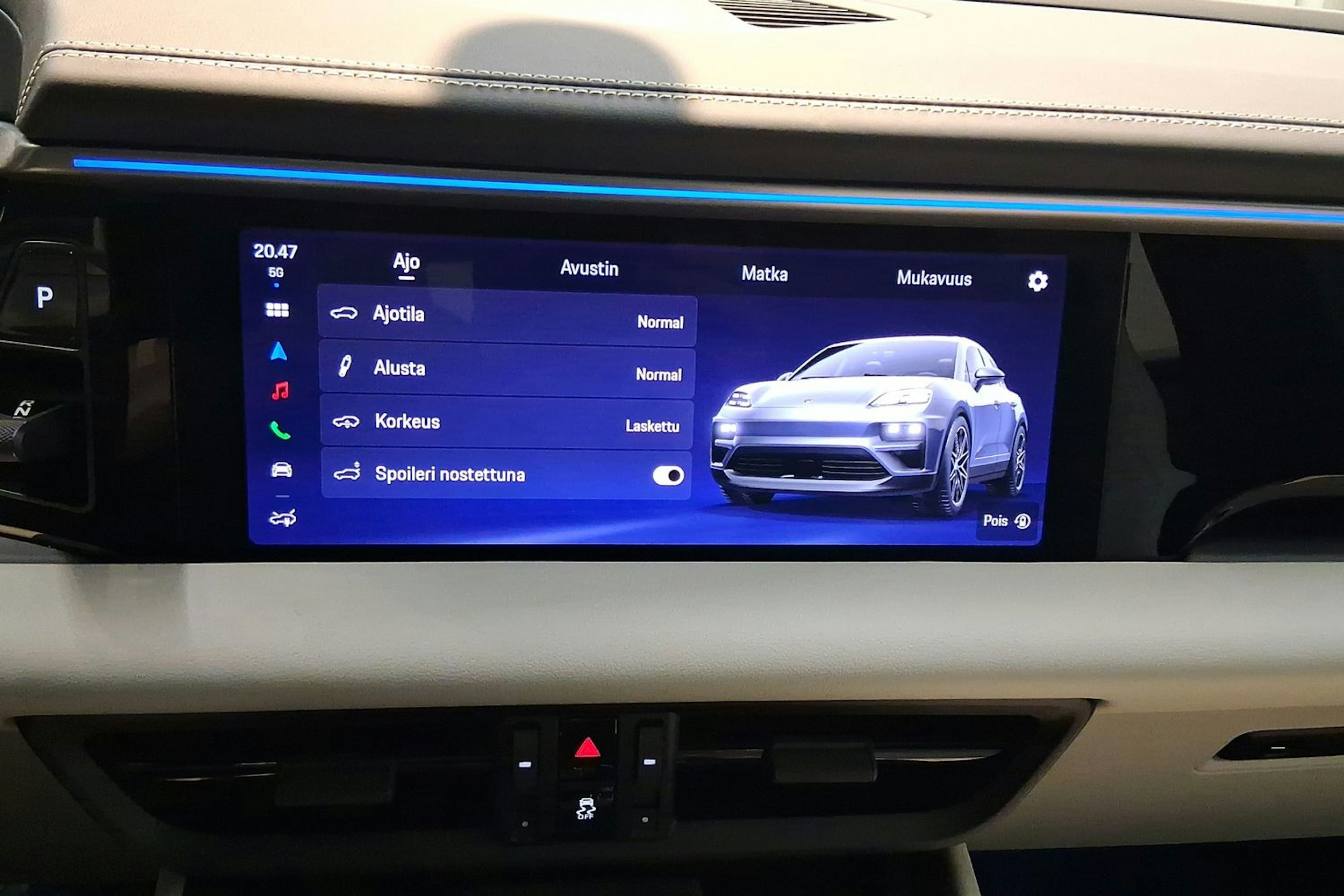 sininen Porsche Macan 2025 kuva 16.