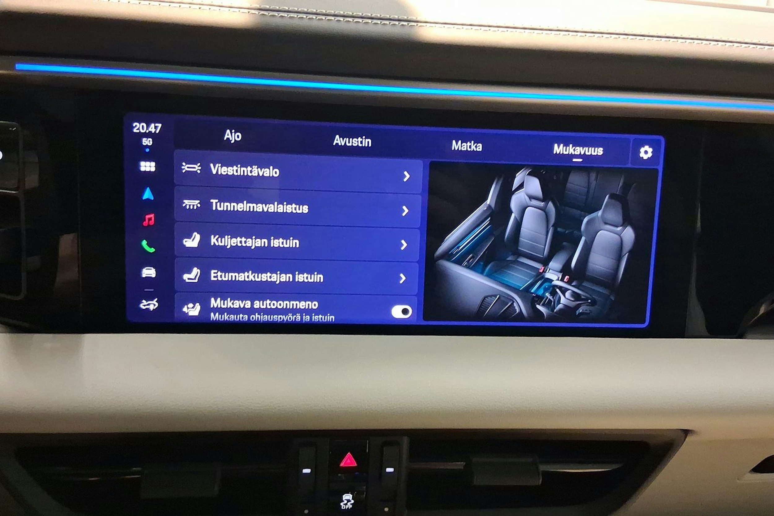 sininen Porsche Macan 2025 kuva 17.