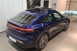 sininen Porsche Macan 2025 kuva 23.
