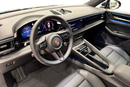 musta Porsche Macan 2025 kuva 6.