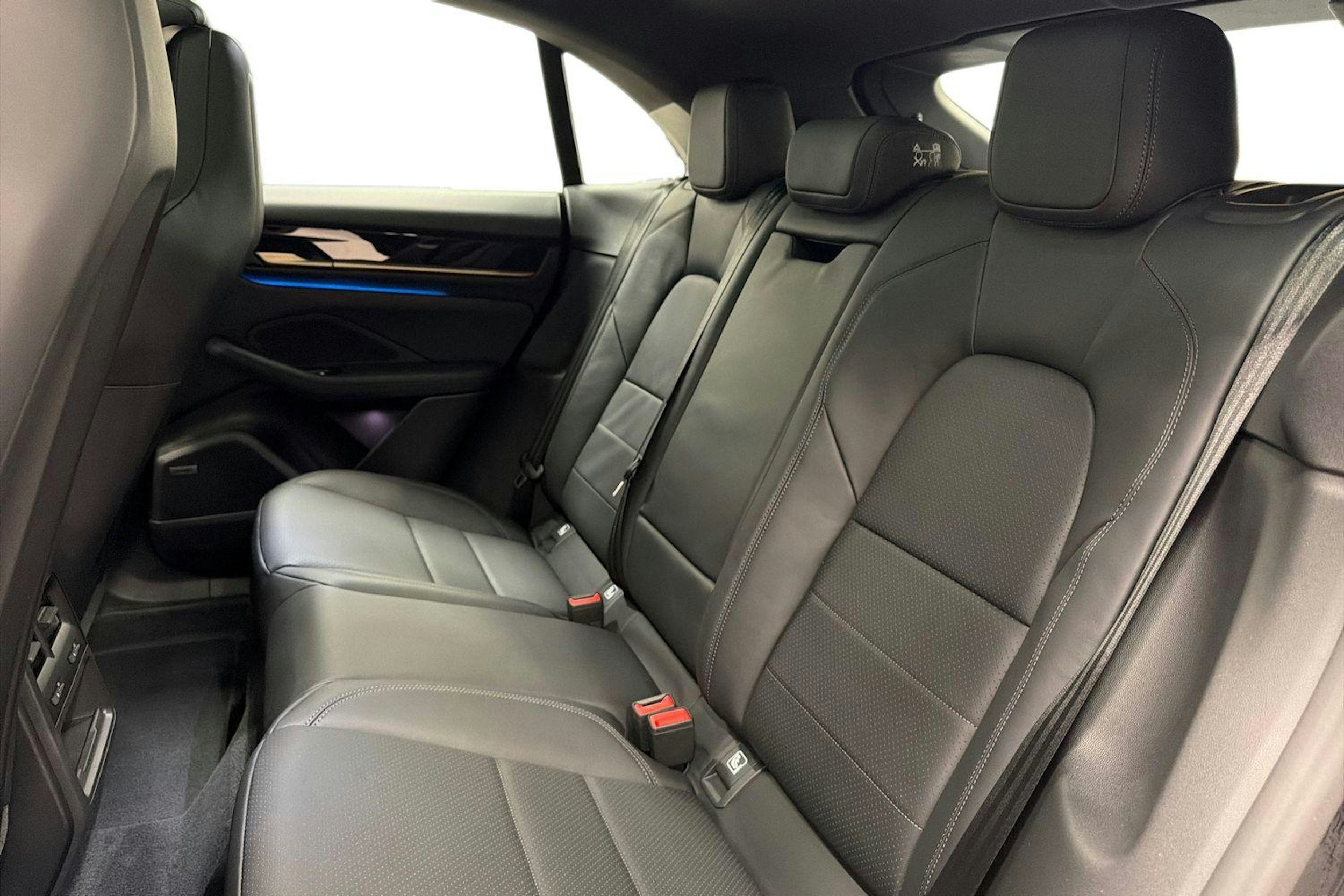 musta Porsche Macan 2025 kuva 7.