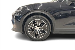 musta Porsche Macan 2025 kuva 8.