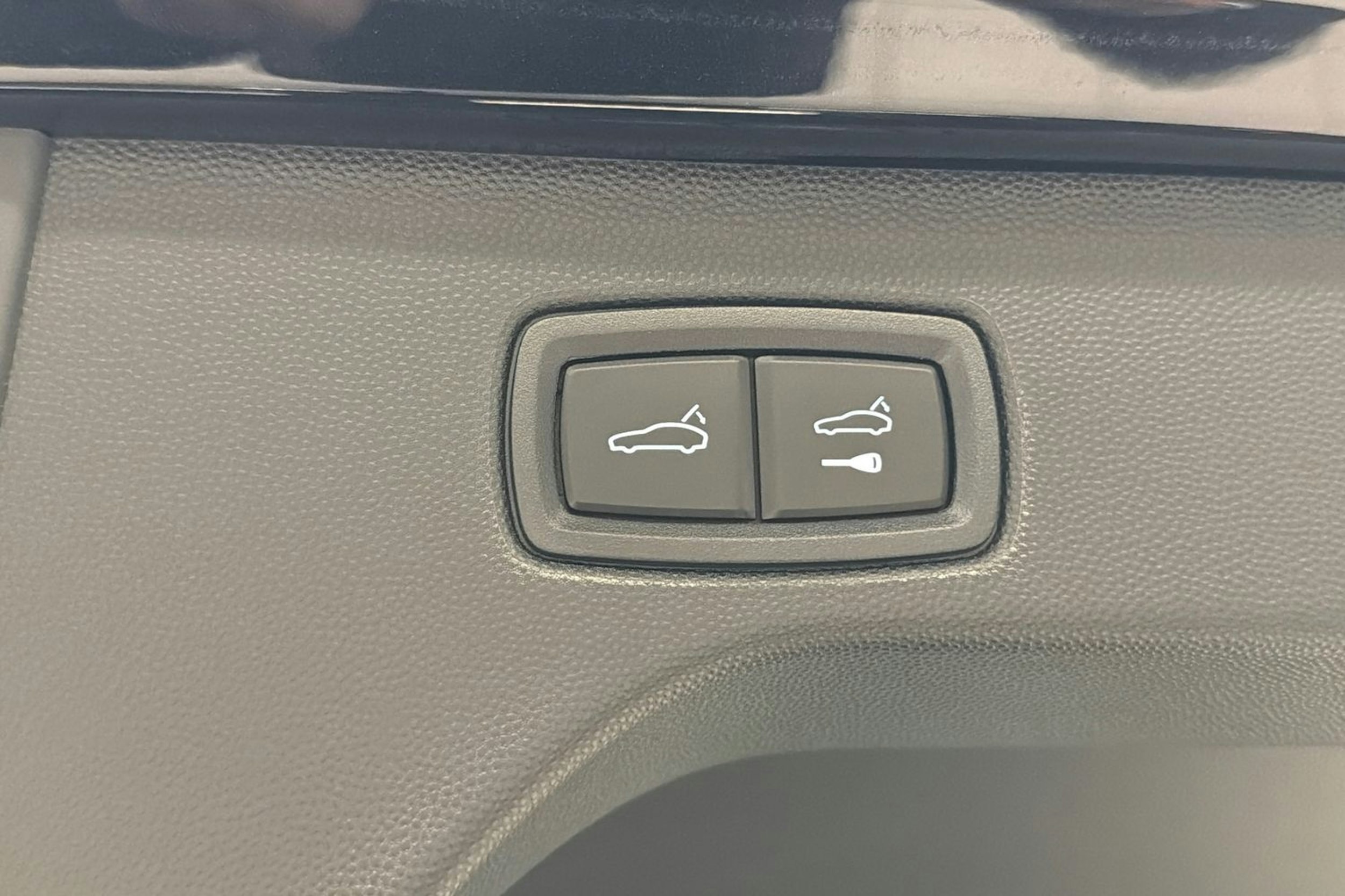 musta Porsche Macan 2025 kuva 12.