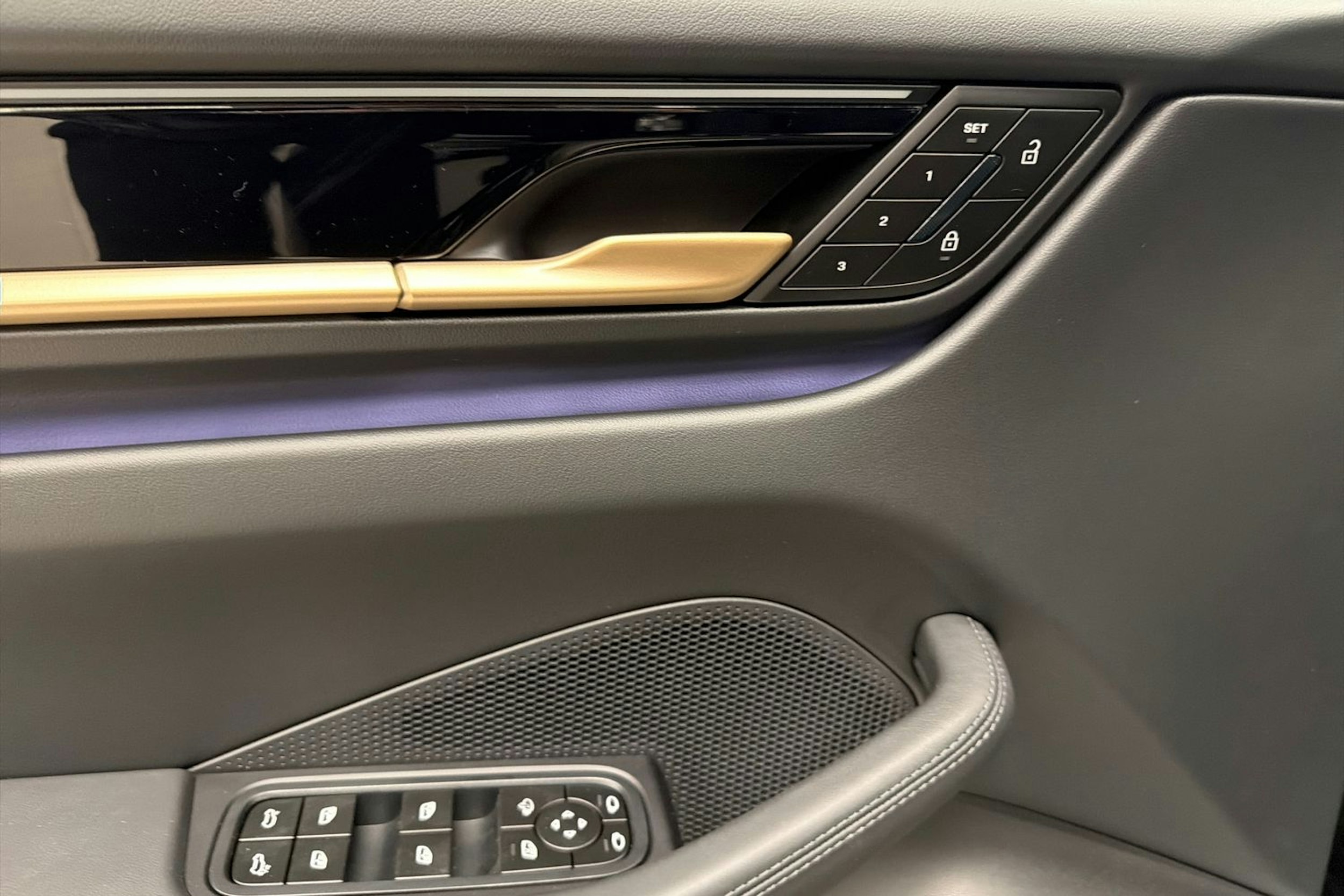 musta Porsche Macan 2025 kuva 13.