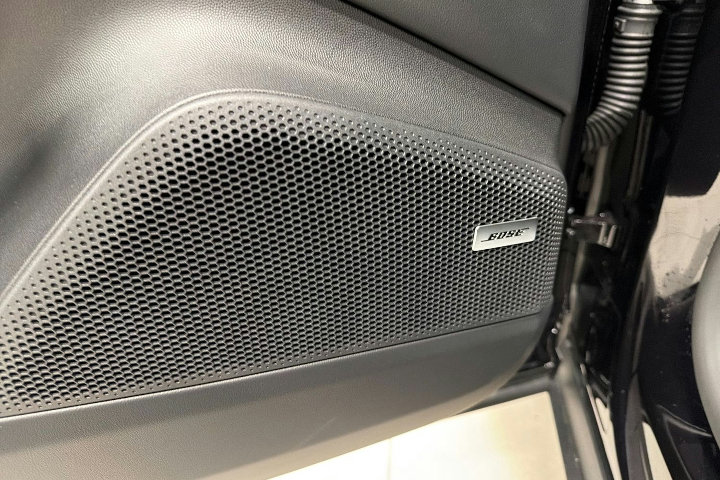 musta Porsche Macan 2025 kuva 14.