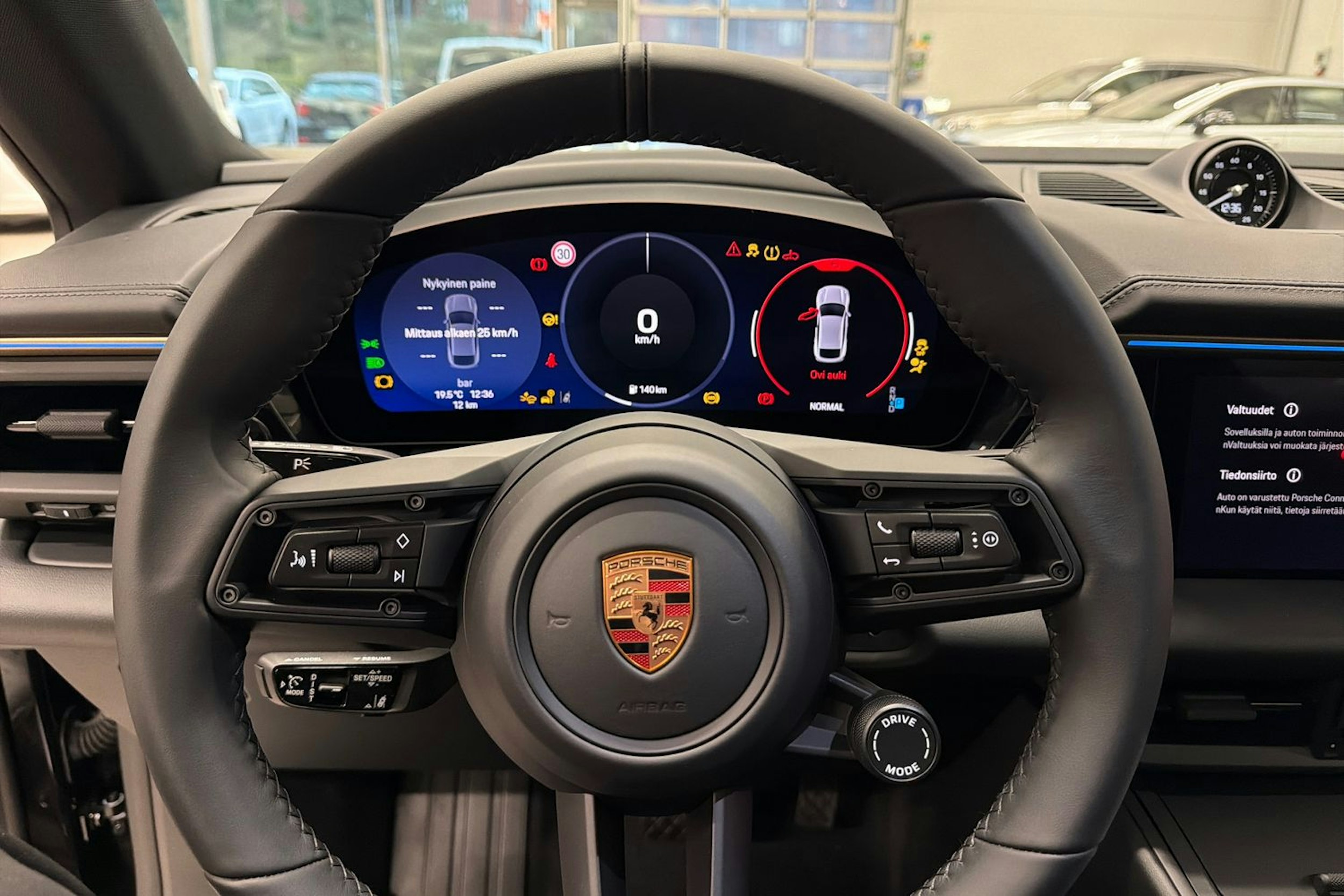 musta Porsche Macan 2025 kuva 15.