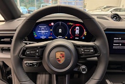 musta Porsche Macan 2025 kuva 15.