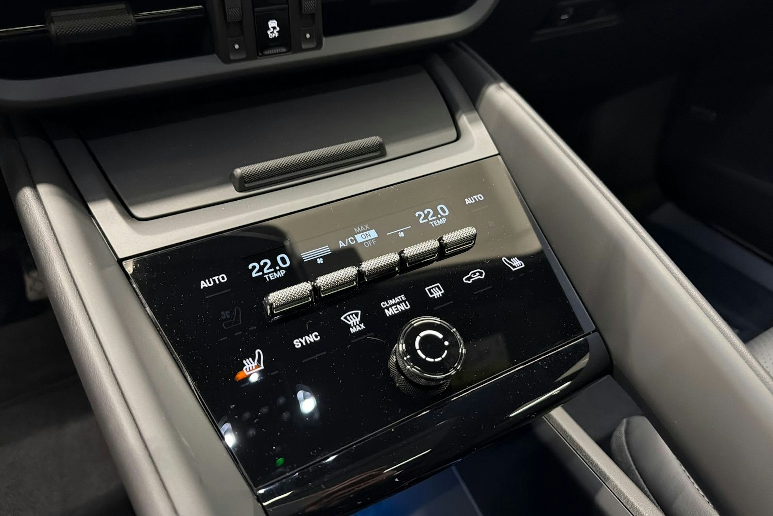 musta Porsche Macan 2025 kuva 17.