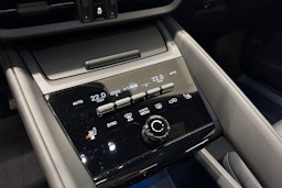 musta Porsche Macan 2025 kuva 17.