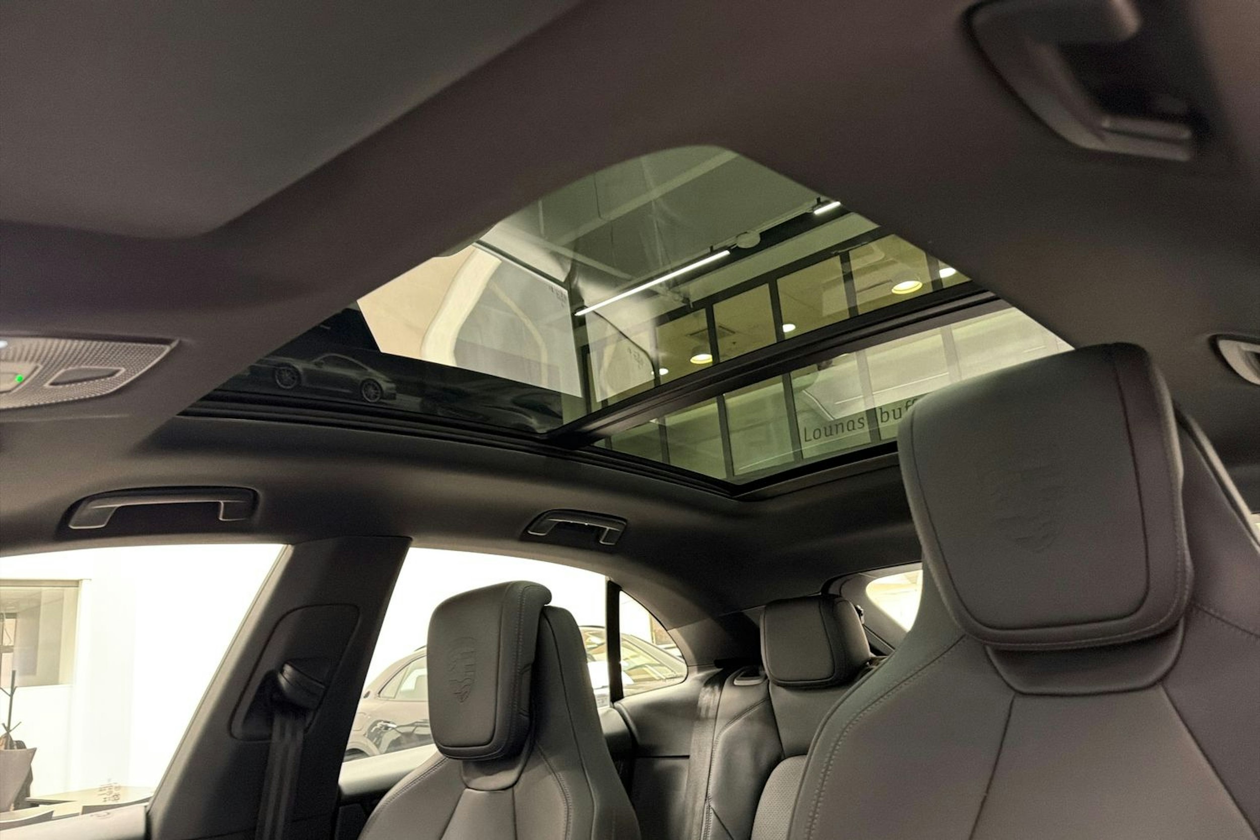 musta Porsche Macan 2025 kuva 20.