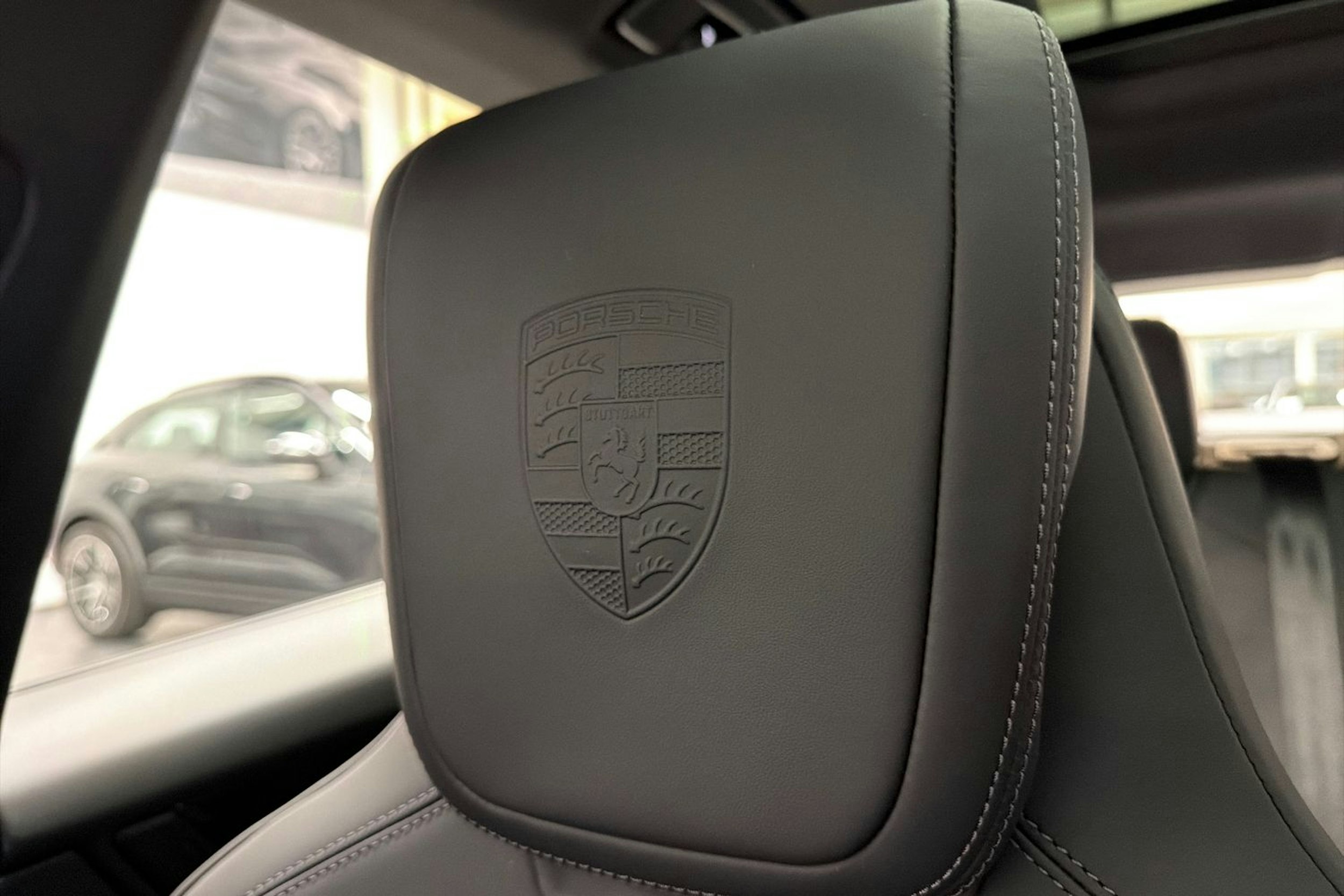 musta Porsche Macan 2025 kuva 21.