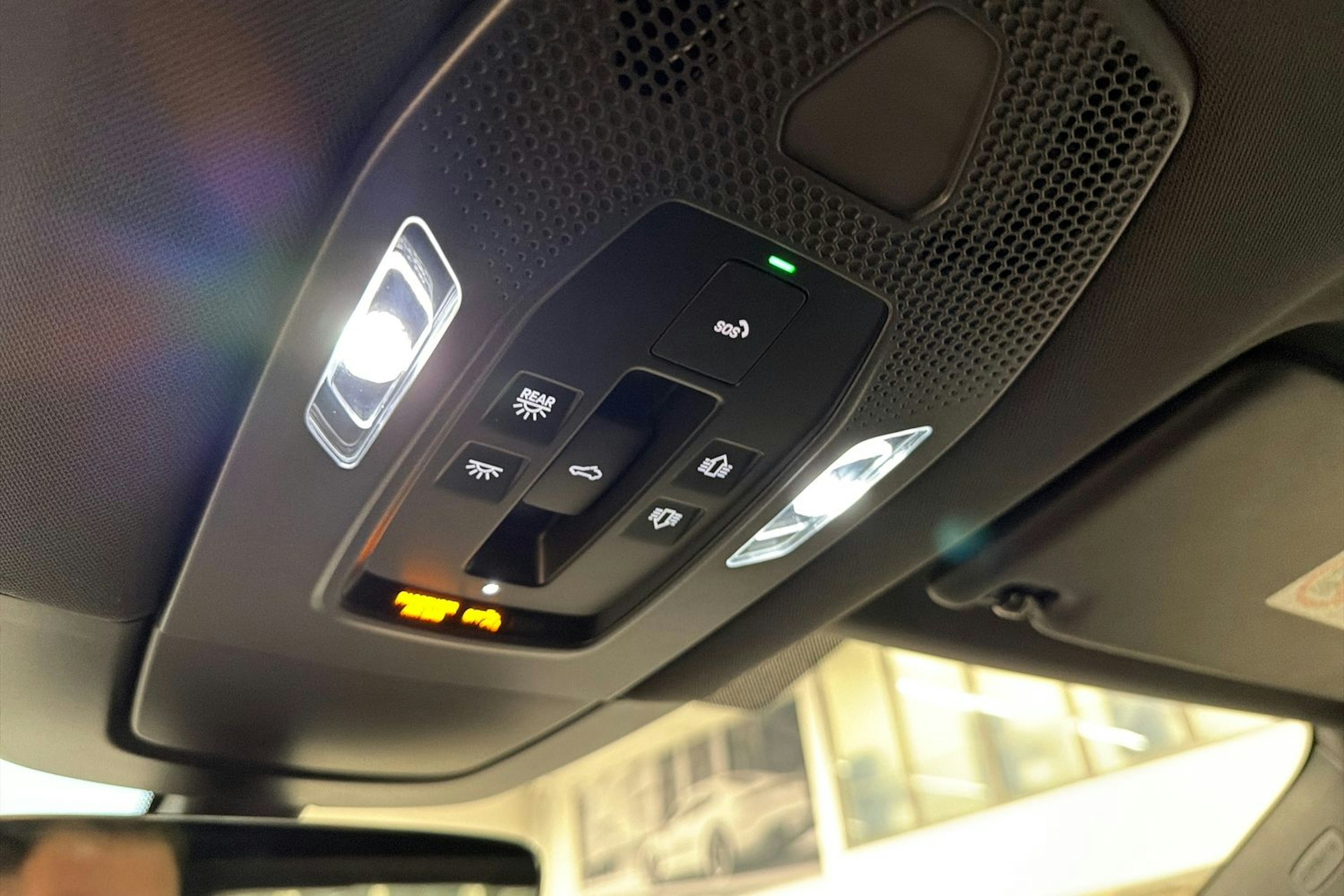 musta Porsche Macan 2025 kuva 22.