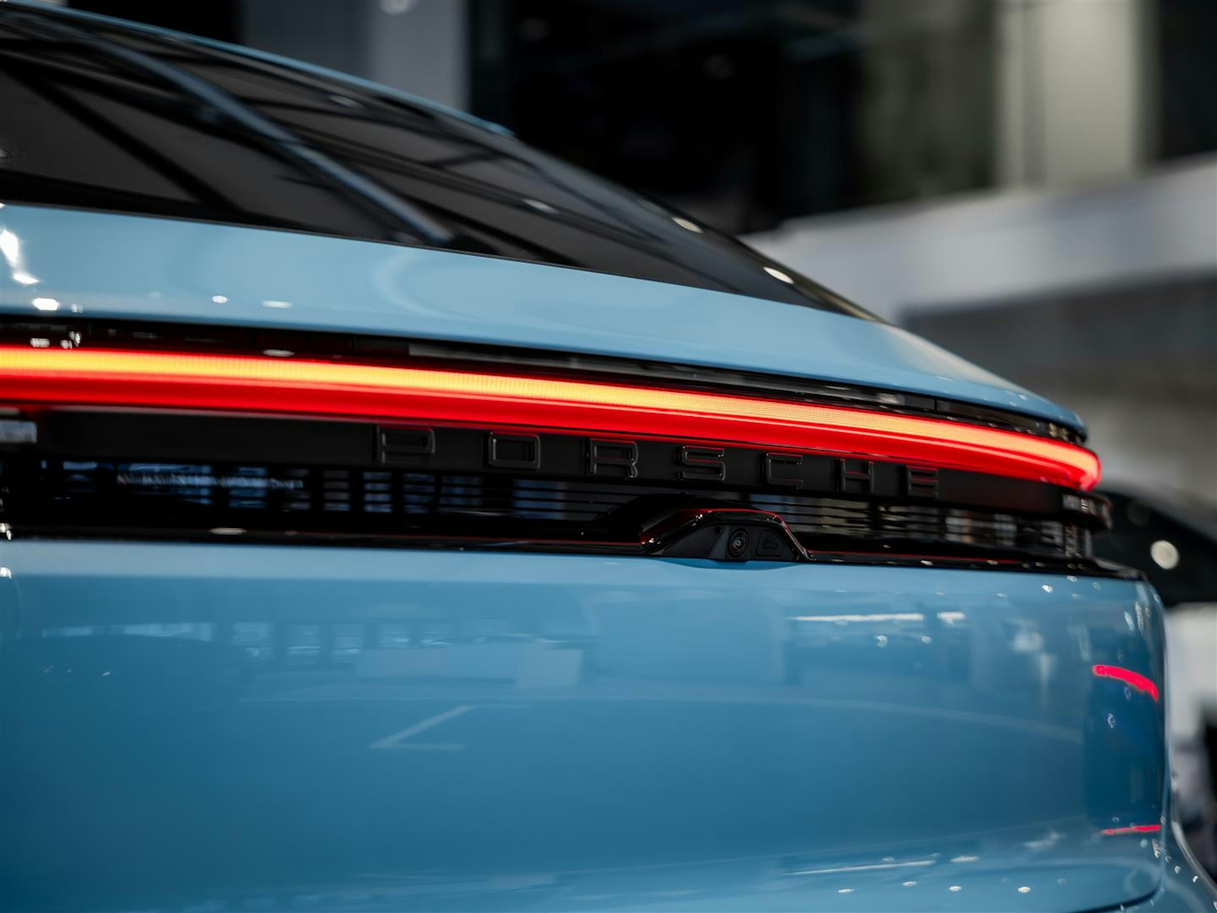 met. sininen Porsche Macan 2025 kuva 7.