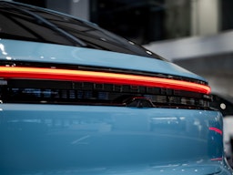 met. sininen Porsche Macan 2025 kuva 7.