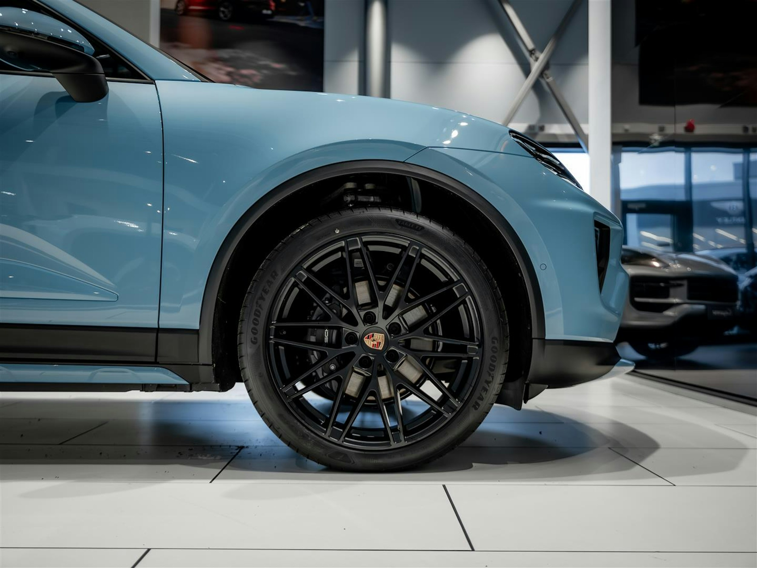 met. sininen Porsche Macan 2025 kuva 8.