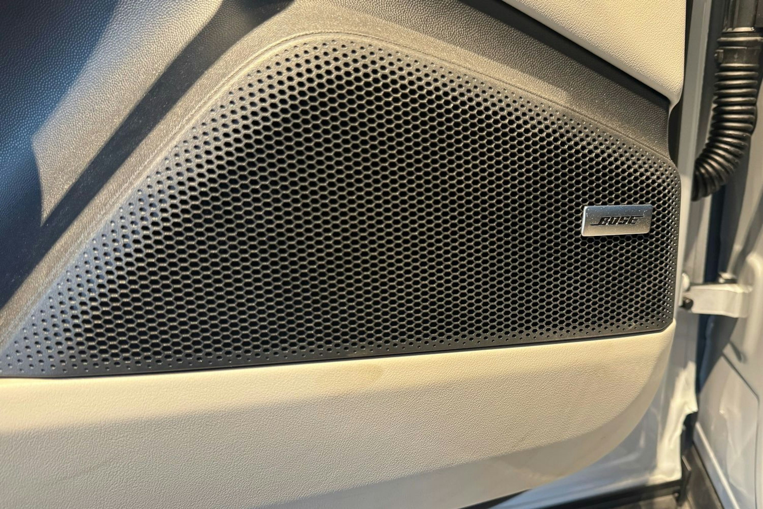 harmaa Porsche Macan 2025 kuva 11.