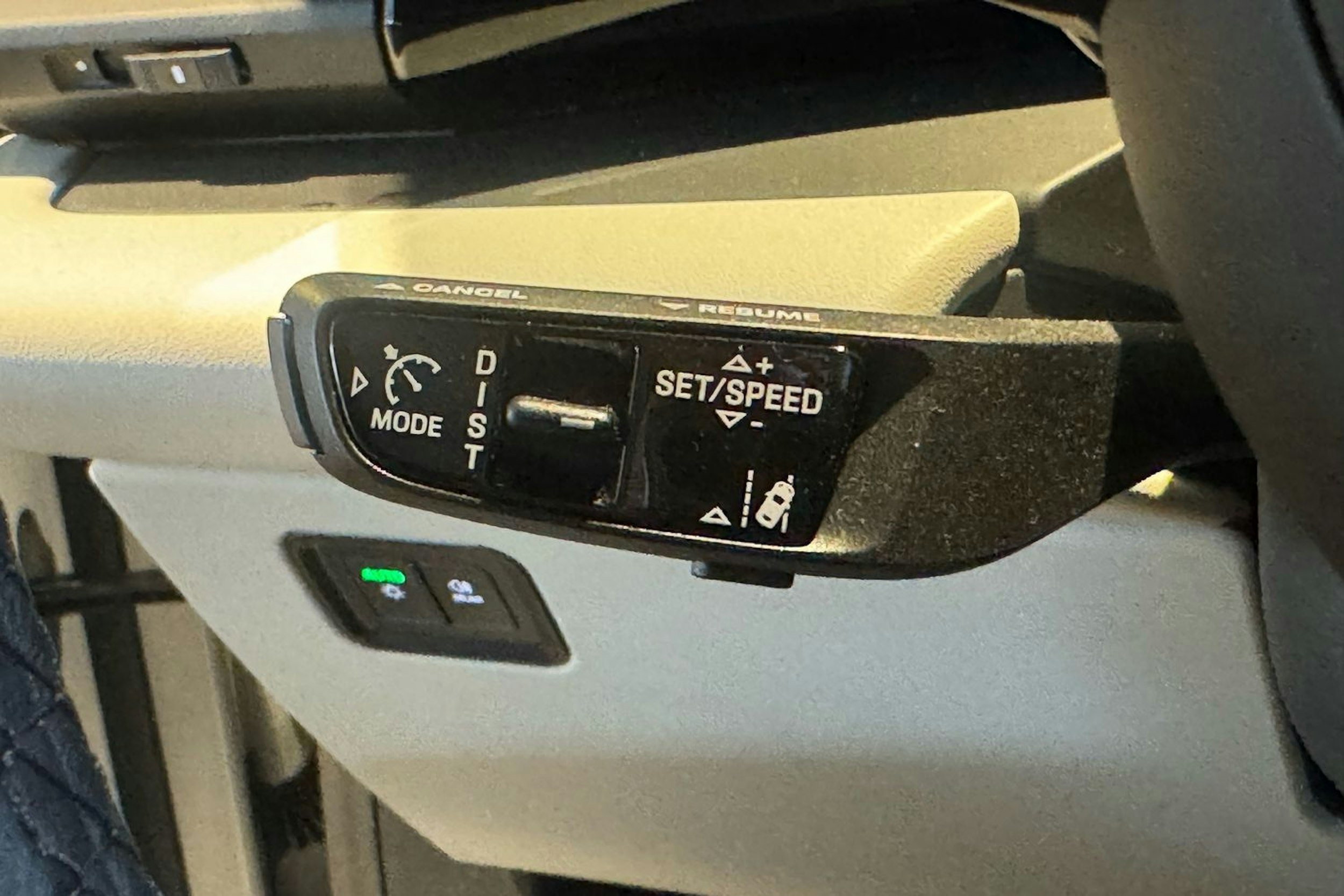 harmaa Porsche Macan 2025 kuva 12.