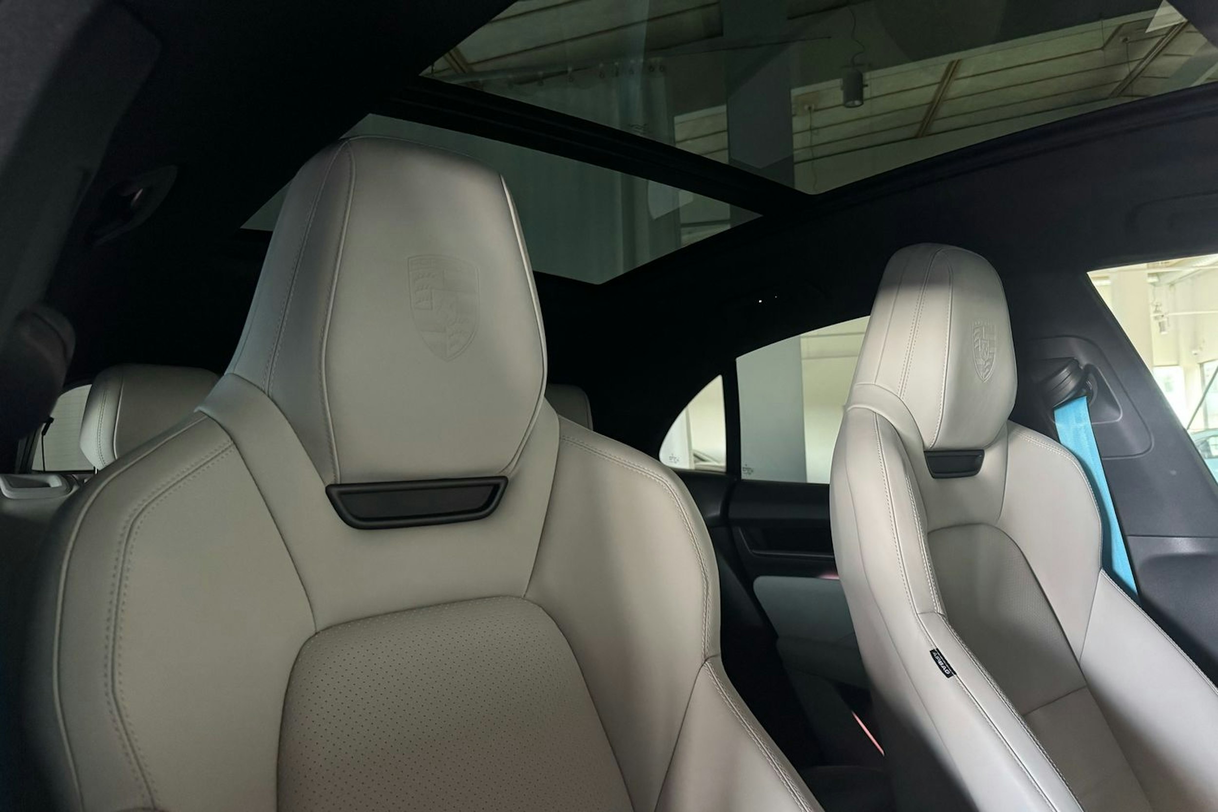 harmaa Porsche Macan 2025 kuva 13.