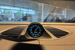 harmaa Porsche Macan 2025 kuva 16.