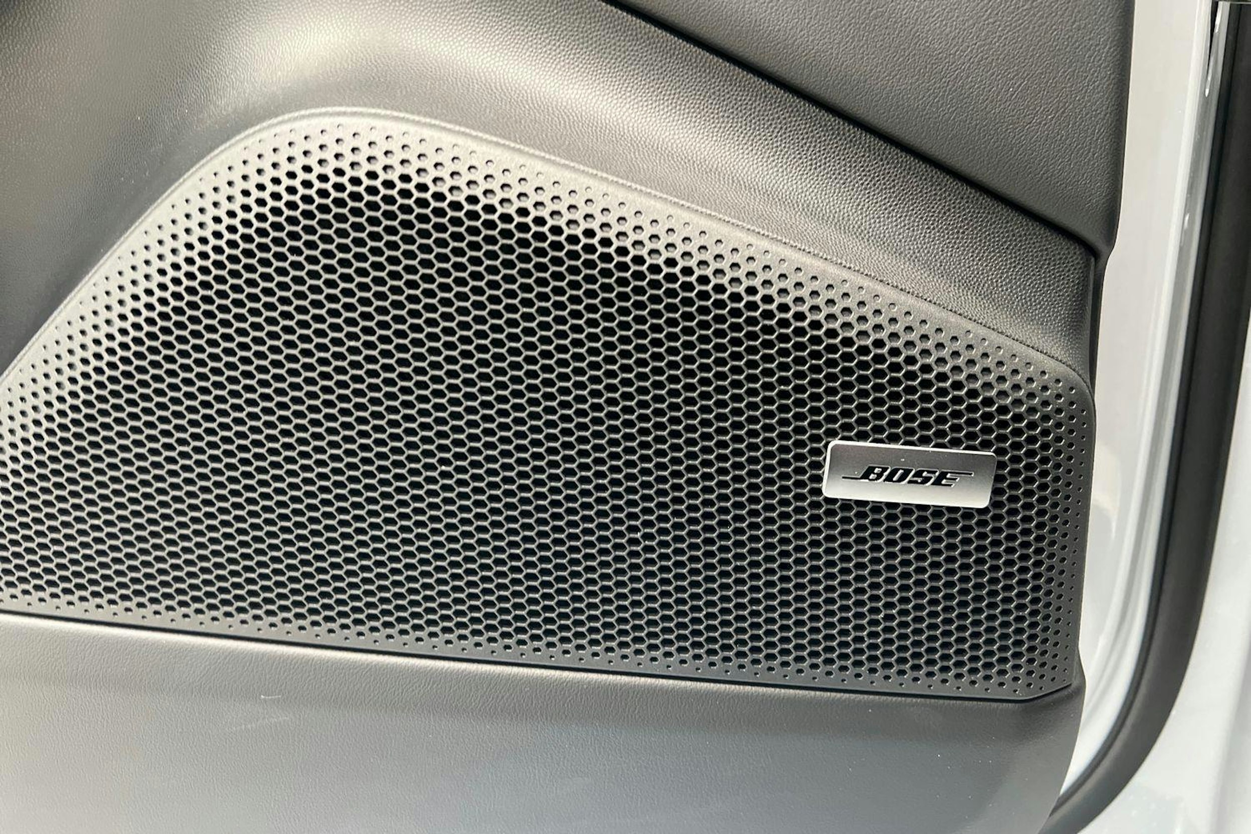 harmaa Porsche Macan 2025 kuva 13.