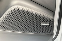 harmaa Porsche Macan 2025 kuva 13.