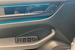harmaa Porsche Macan 2025 kuva 14.