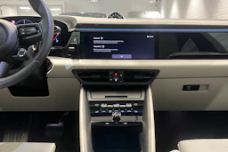 harmaa Porsche Macan 2025 kuva 10.