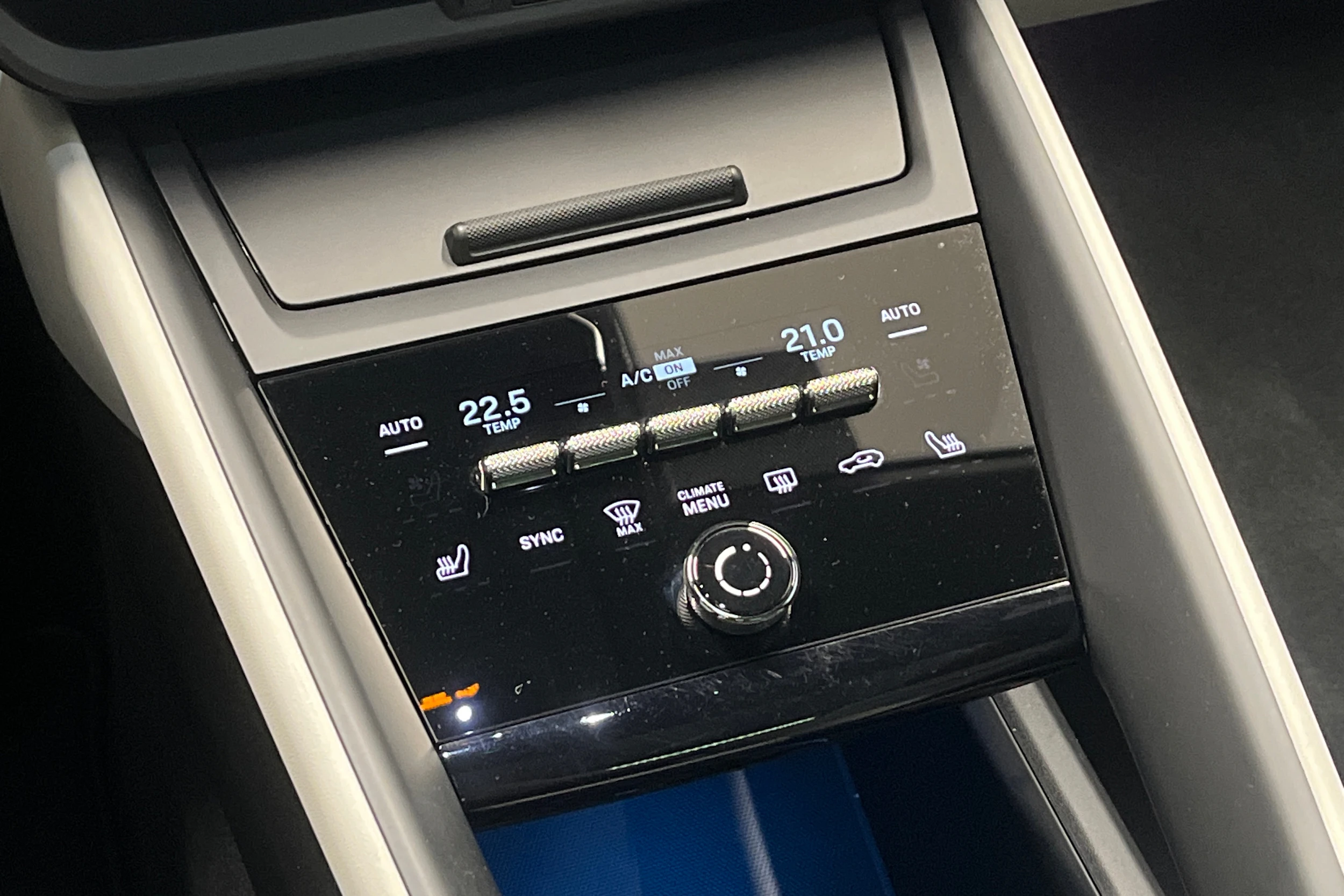harmaa Porsche Macan 2025 kuva 11.