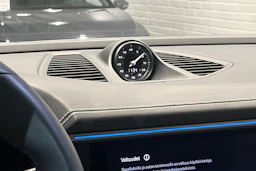 harmaa Porsche Macan 2025 kuva 12.