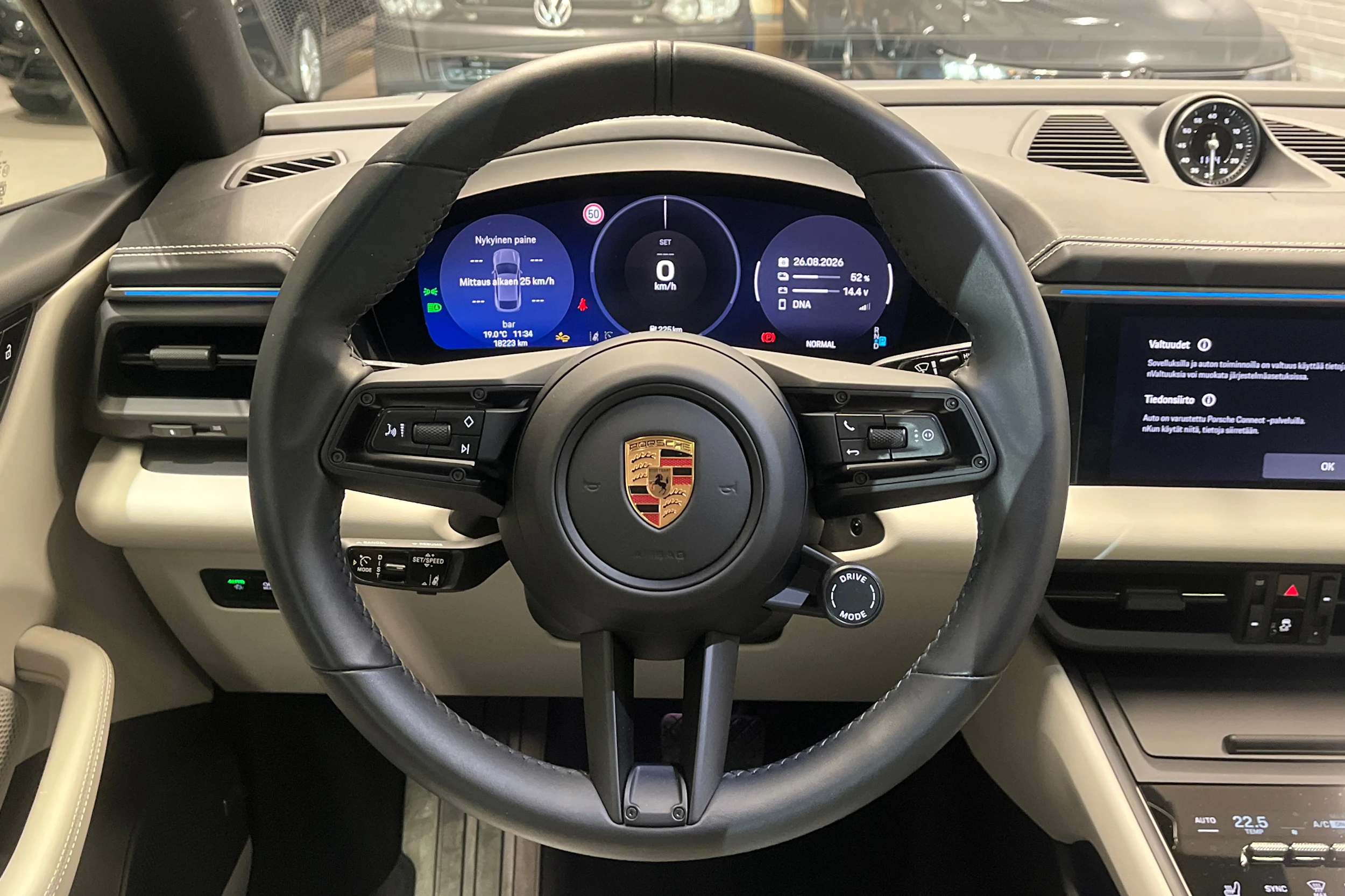 harmaa Porsche Macan 2025 kuva 13.