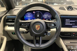 harmaa Porsche Macan 2025 kuva 13.