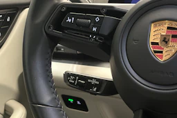 harmaa Porsche Macan 2025 kuva 14.