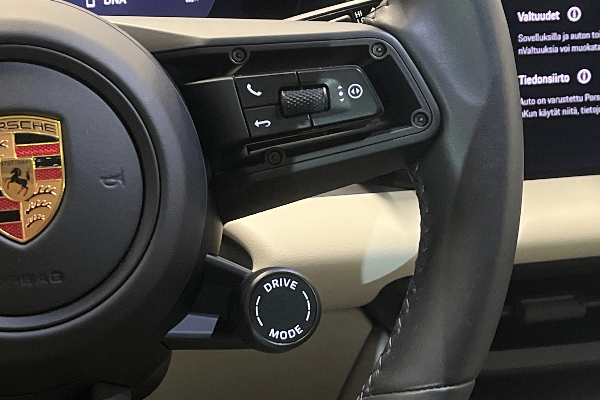 harmaa Porsche Macan 2025 kuva 15.