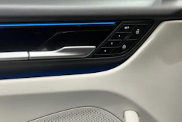 harmaa Porsche Macan 2025 kuva 16.