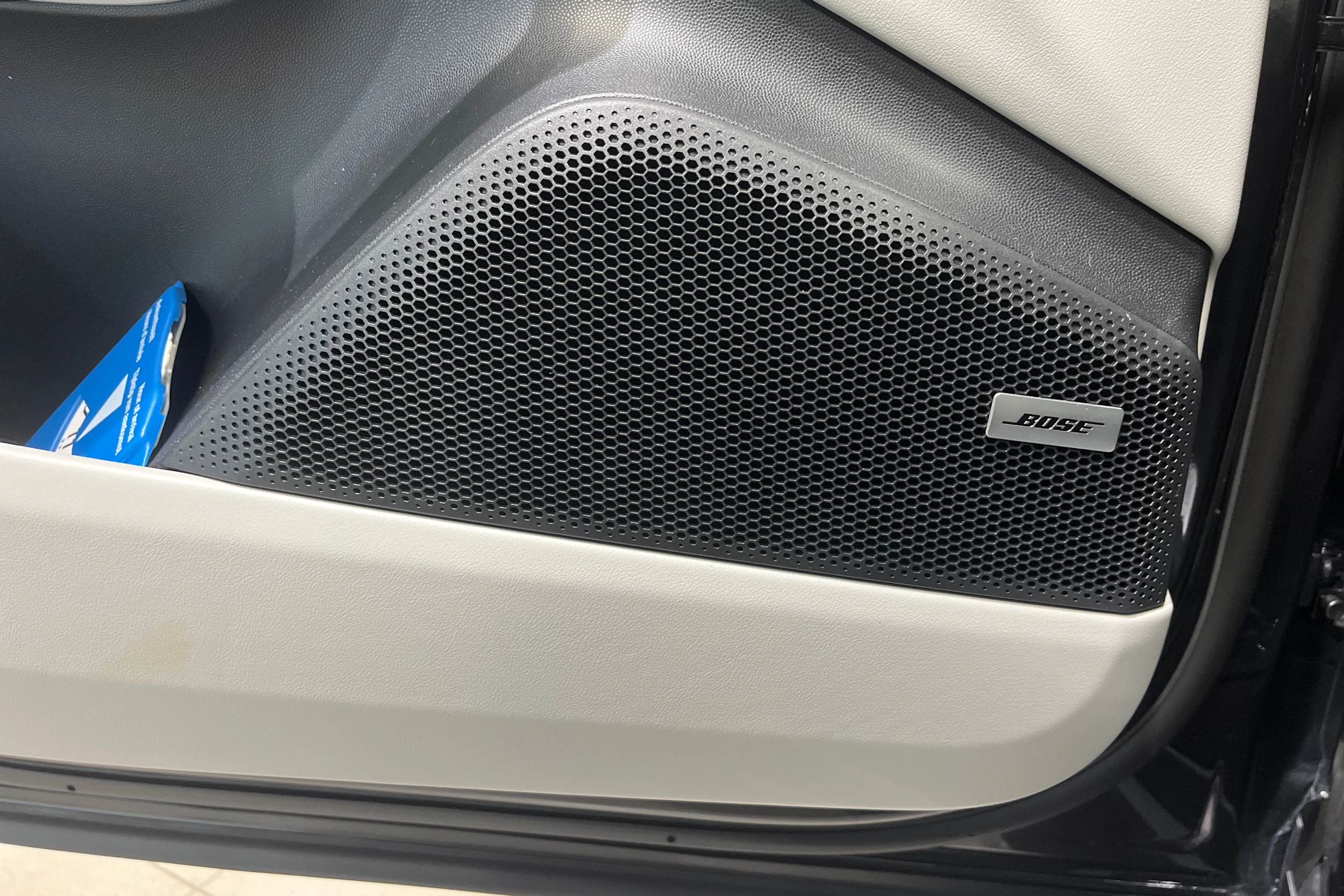 harmaa Porsche Macan 2025 kuva 17.