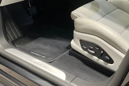 harmaa Porsche Macan 2025 kuva 19.