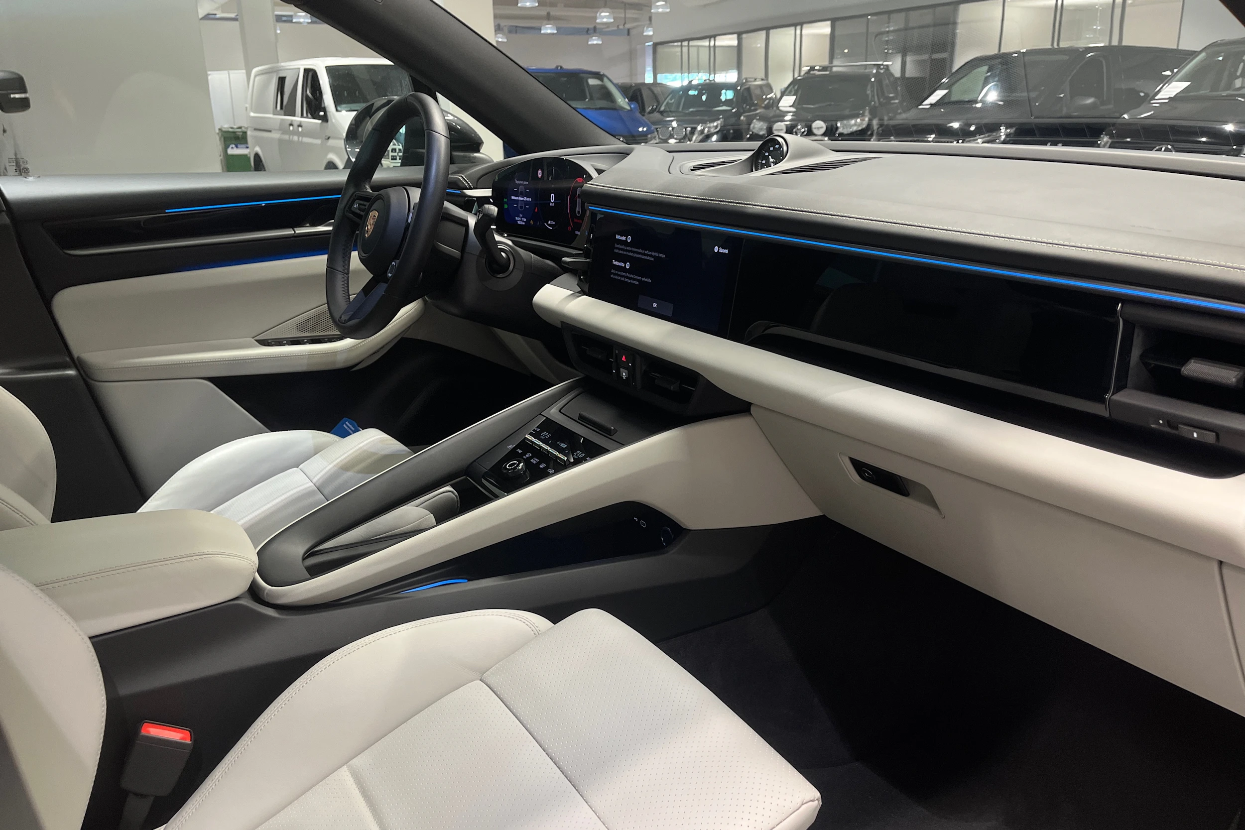 harmaa Porsche Macan 2025 kuva 20.