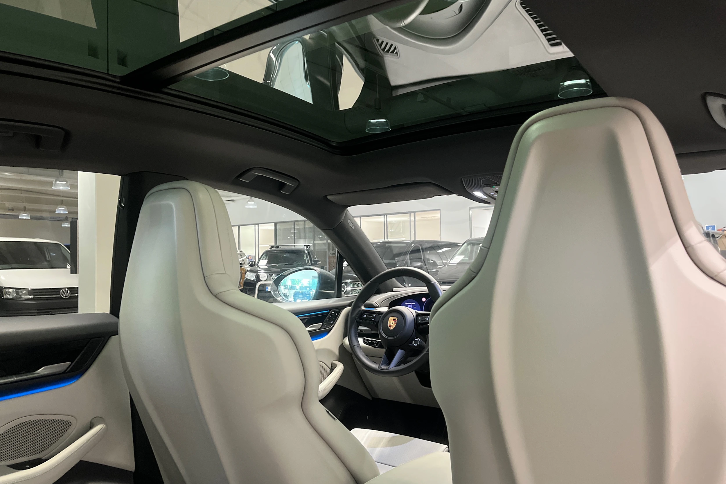 harmaa Porsche Macan 2025 kuva 21.